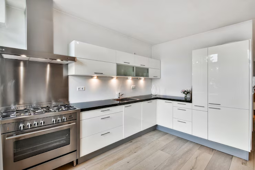 10 Stunning White Kitchen Cabinets Ideas for a Bright, Modern Look (Kitchen Cabinet Design)